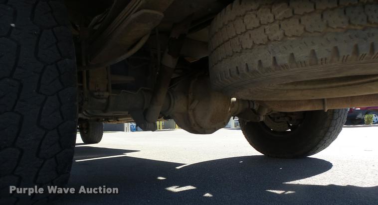 image for item DA3375 2002 Ford F250 Super Duty SuperCab utility bed pickup truck