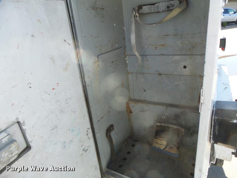 image for item DA3375 2002 Ford F250 Super Duty SuperCab utility bed pickup truck