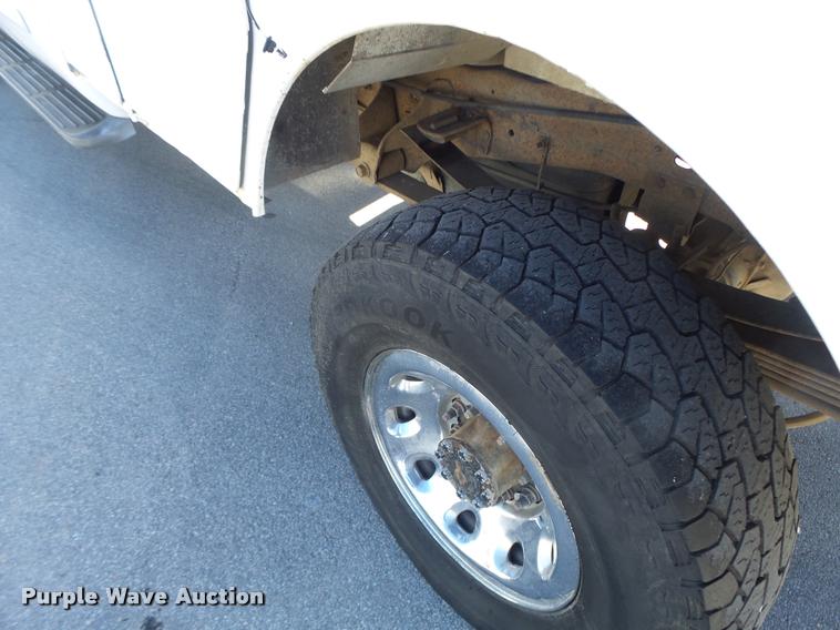 image for item DA3375 2002 Ford F250 Super Duty SuperCab utility bed pickup truck