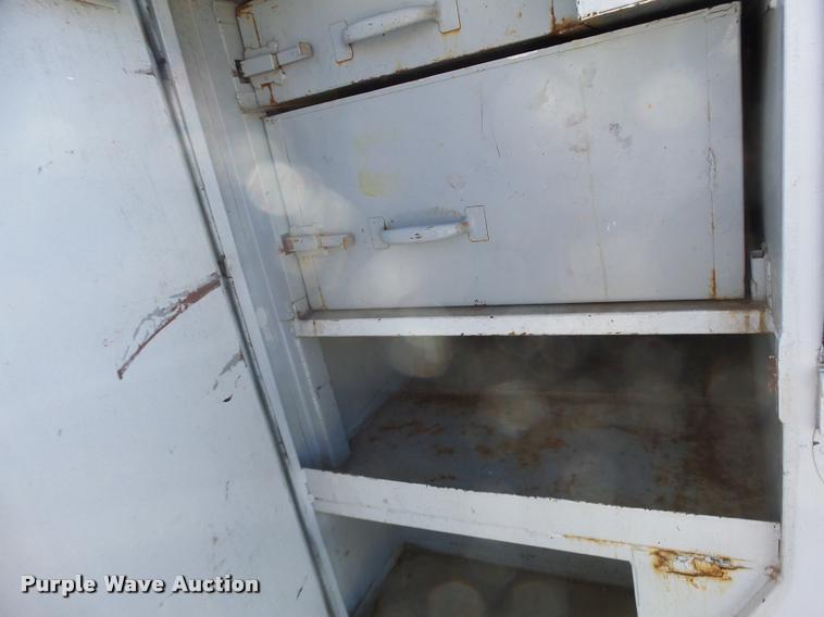 image for item DA3375 2002 Ford F250 Super Duty SuperCab utility bed pickup truck