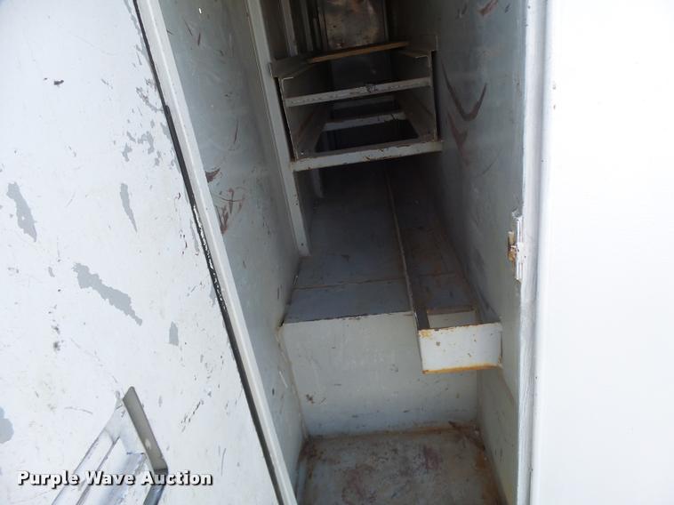 image for item DA3375 2002 Ford F250 Super Duty SuperCab utility bed pickup truck