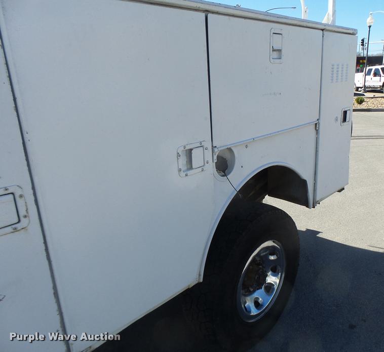 image for item DA3375 2002 Ford F250 Super Duty SuperCab utility bed pickup truck