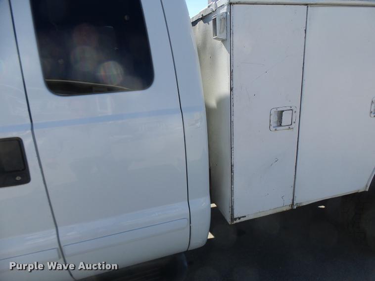 image for item DA3375 2002 Ford F250 Super Duty SuperCab utility bed pickup truck