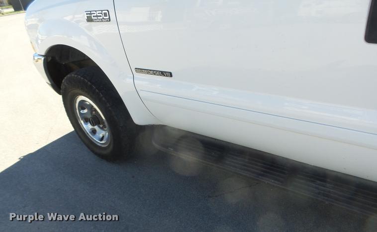 image for item DA3375 2002 Ford F250 Super Duty SuperCab utility bed pickup truck