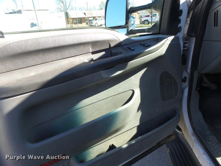 image for item DA3375 2002 Ford F250 Super Duty SuperCab utility bed pickup truck