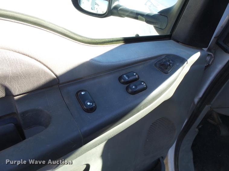 image for item DA3375 2002 Ford F250 Super Duty SuperCab utility bed pickup truck