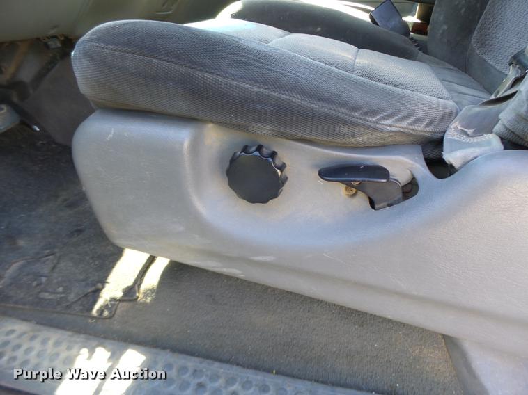 image for item DA3375 2002 Ford F250 Super Duty SuperCab utility bed pickup truck