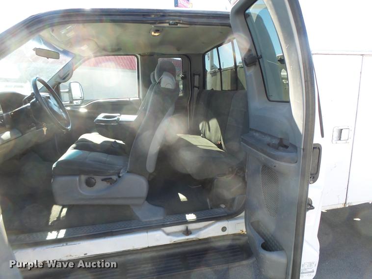 image for item DA3375 2002 Ford F250 Super Duty SuperCab utility bed pickup truck