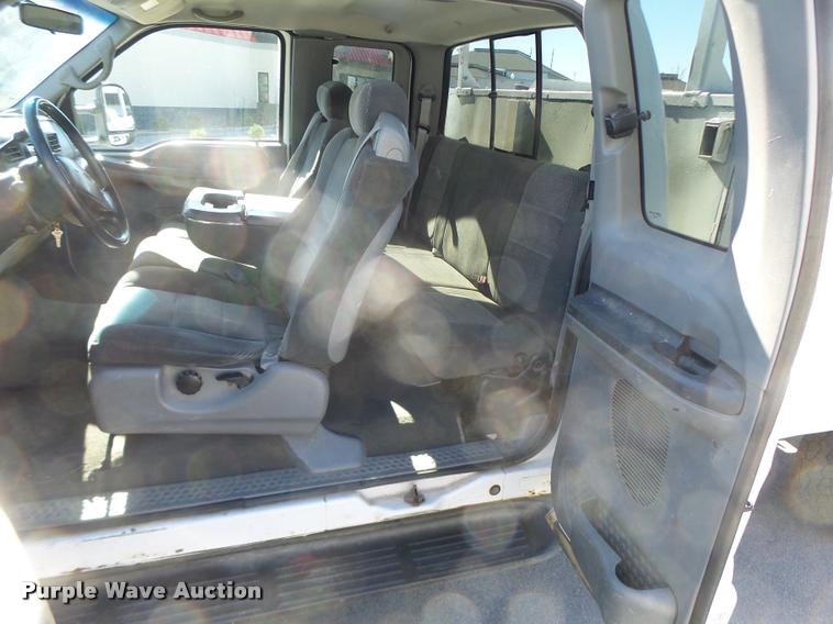 image for item DA3375 2002 Ford F250 Super Duty SuperCab utility bed pickup truck