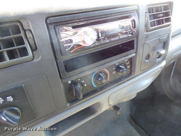 image for item DA3375 2002 Ford F250 Super Duty SuperCab utility bed pickup truck