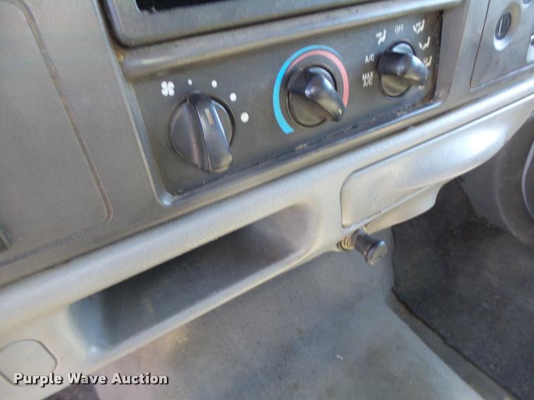 image for item DA3375 2002 Ford F250 Super Duty SuperCab utility bed pickup truck