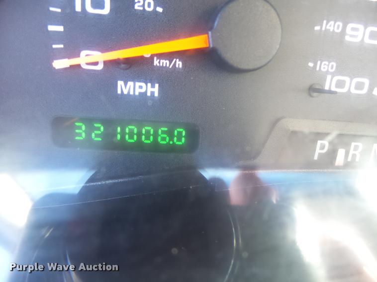 image for item DA3375 2002 Ford F250 Super Duty SuperCab utility bed pickup truck