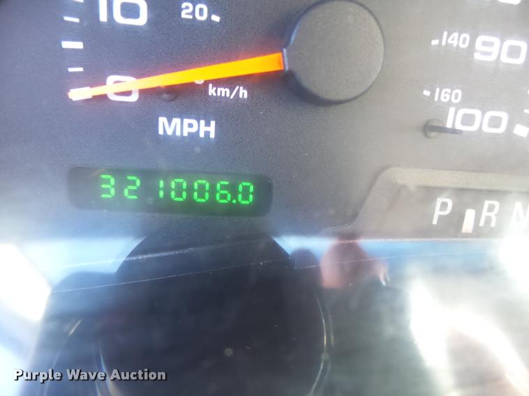 image for item DA3375 2002 Ford F250 Super Duty SuperCab utility bed pickup truck