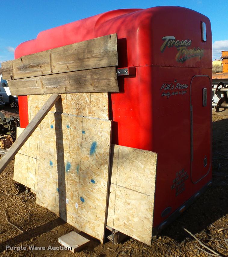 image for item DA7471 Peterbilt Unibilt sleeper