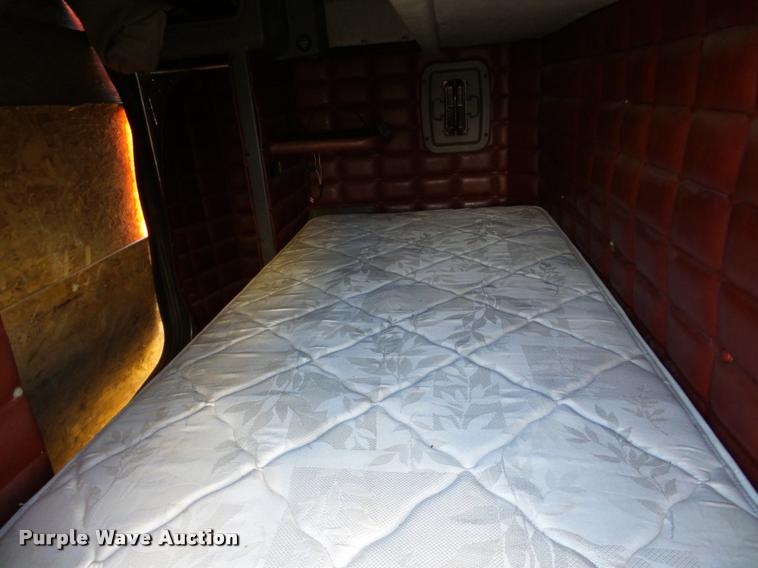 image for item DA7471 Peterbilt Unibilt sleeper