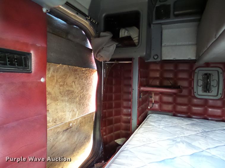 image for item DA7471 Peterbilt Unibilt sleeper