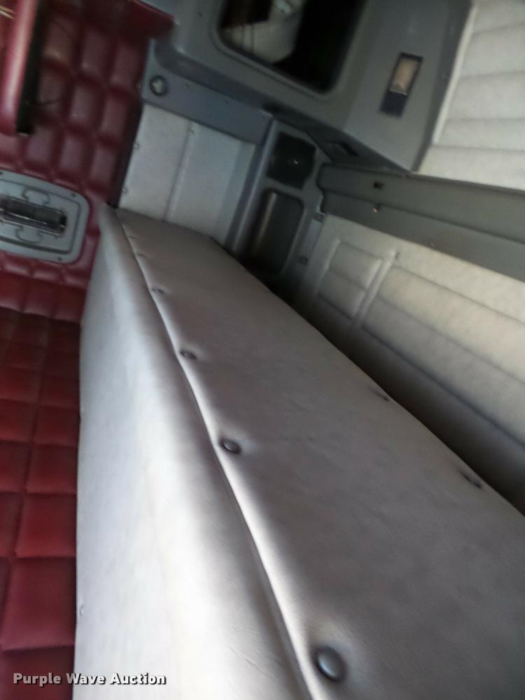 image for item DA7471 Peterbilt Unibilt sleeper