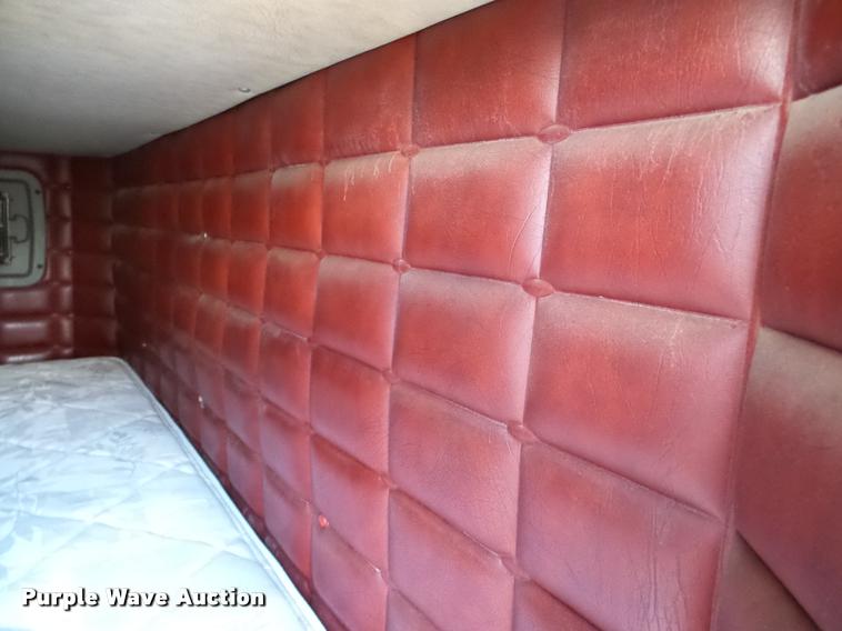 image for item DA7471 Peterbilt Unibilt sleeper