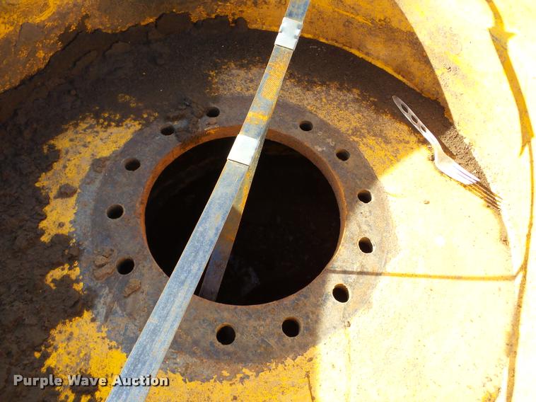 image for item DA7476 (2) 18.4-28 wheels