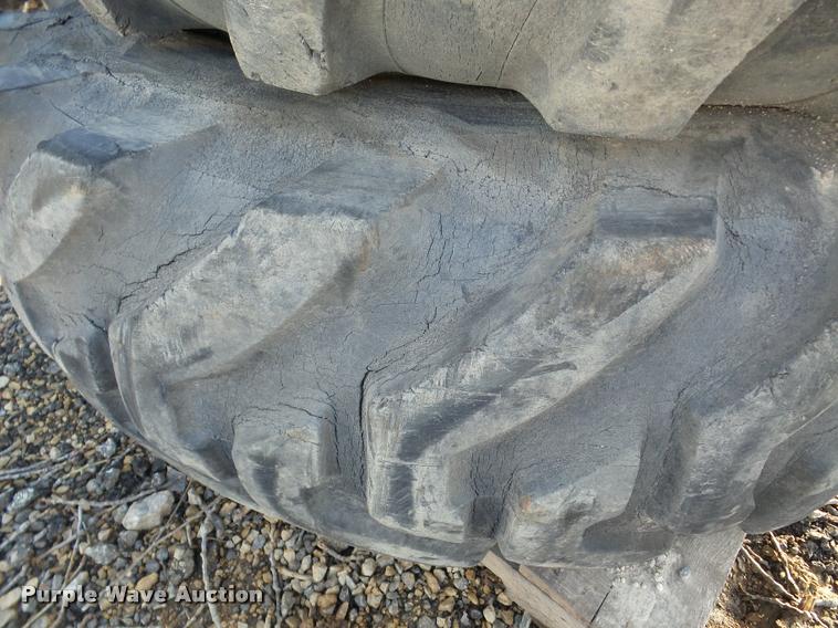 image for item DA7476 (2) 18.4-28 wheels