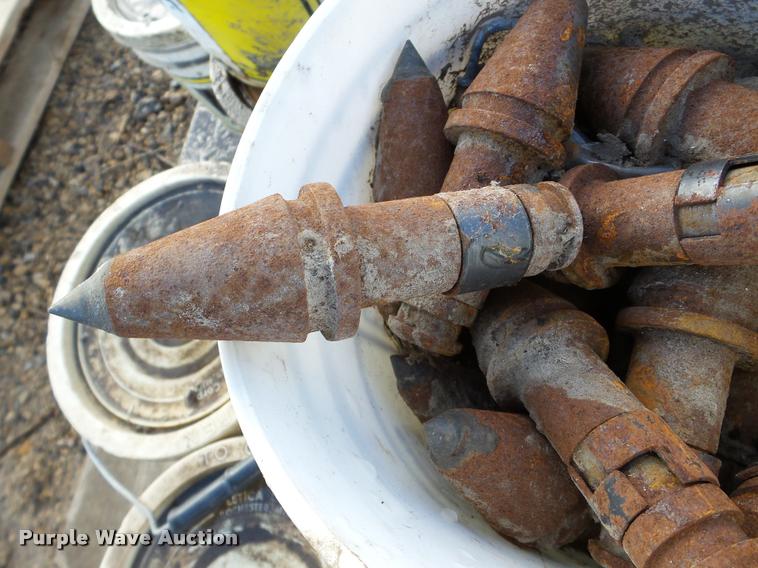 image for item DA7480 Approximately 600 Kennametal 1117699 trencher rock teeth