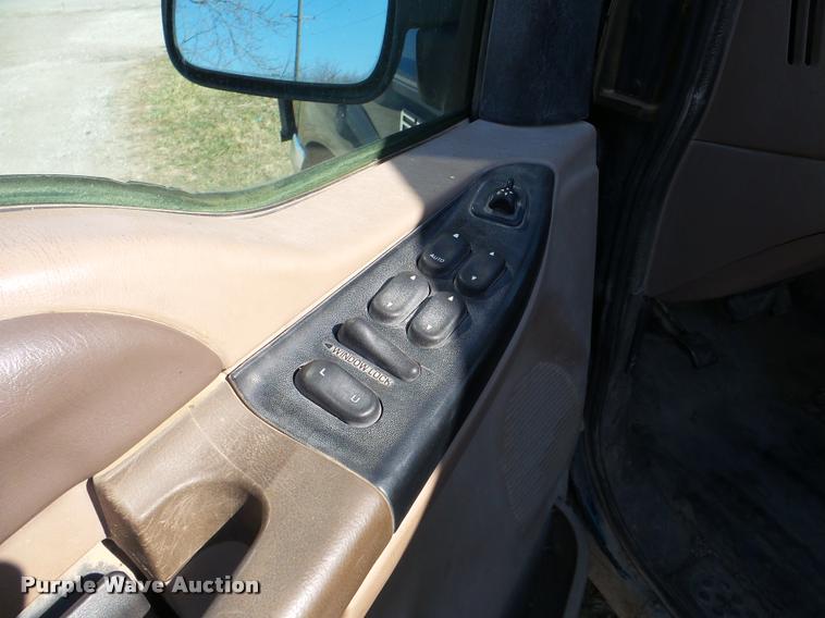 image for item DA7490 1999 Ford F250 Super Duty Crew Cab pickup truck