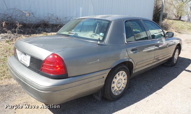 image for item DB0557 2004 Ford Crown Victoria Police Interceptor