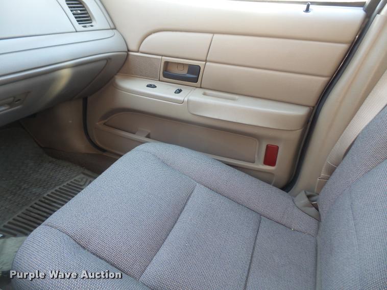 image for item DB0557 2004 Ford Crown Victoria Police Interceptor
