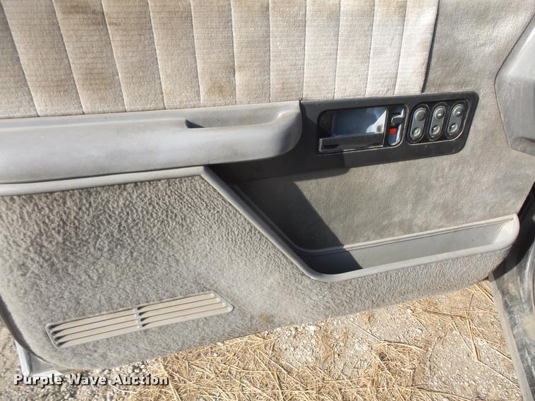 image for item DB0584 1992 Chevrolet 1500 Ext. Cab pickup truck