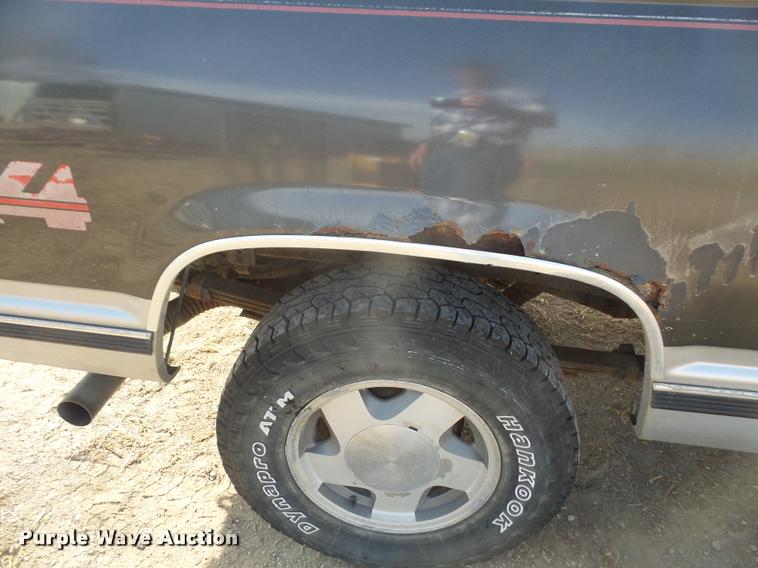 image for item DB0584 1992 Chevrolet 1500 Ext. Cab pickup truck