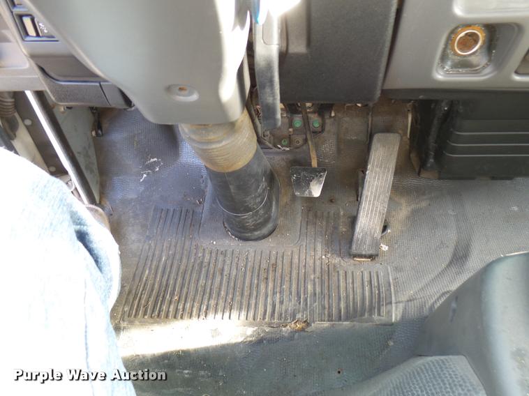 image for item DB2463 2004 Isuzu NPR flatbed truck