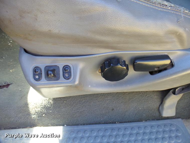 image for item DB2480 2004 Ford F350 Super Duty Crew Cab pickup truck