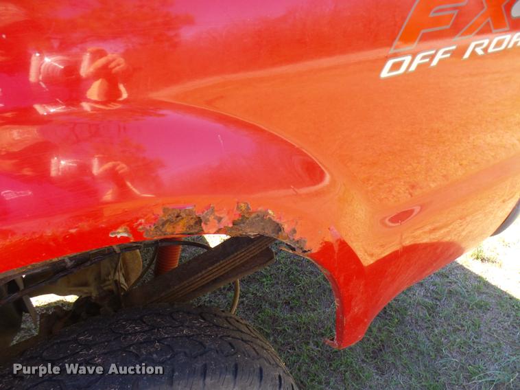 image for item DB2480 2004 Ford F350 Super Duty Crew Cab pickup truck