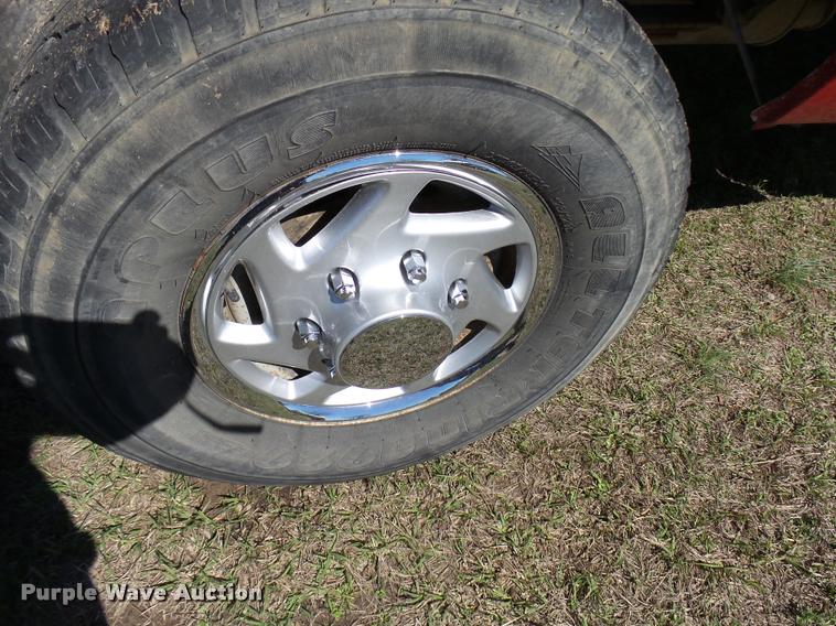 image for item DB2480 2004 Ford F350 Super Duty Crew Cab pickup truck