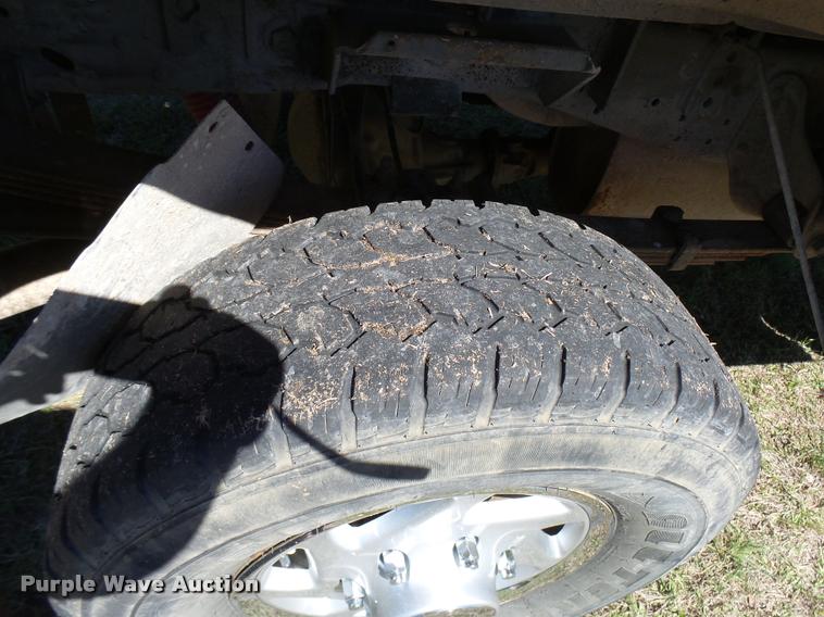 image for item DB2480 2004 Ford F350 Super Duty Crew Cab pickup truck