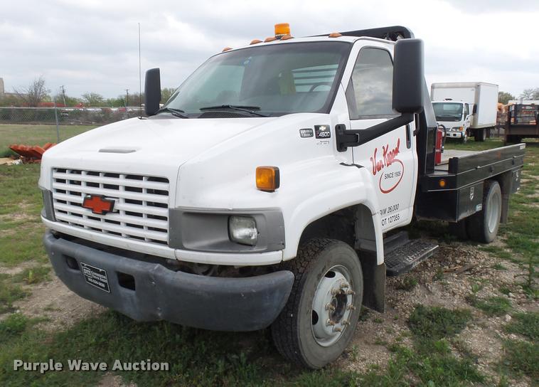 image for item DE9557 2005 Chevrolet 4500 flatbed truck