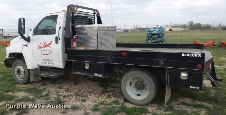 image for item DE9557 2005 Chevrolet 4500 flatbed truck