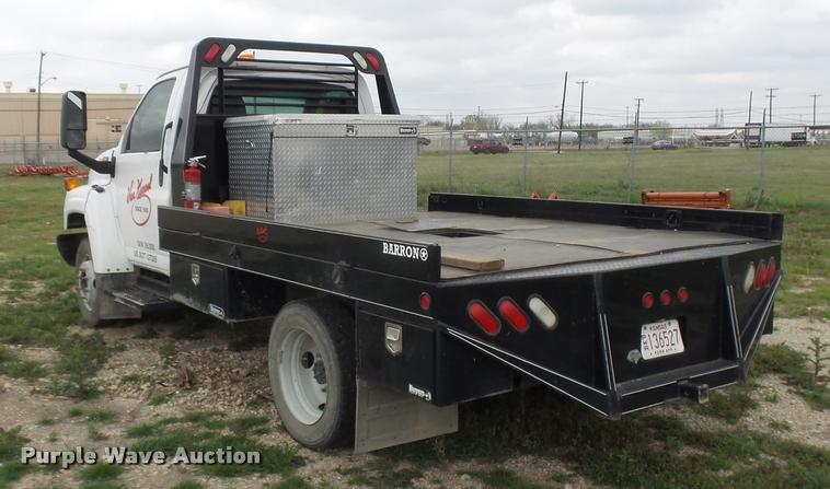 image for item DE9557 2005 Chevrolet 4500 flatbed truck