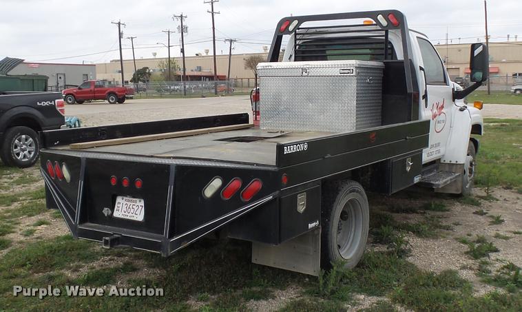 image for item DE9557 2005 Chevrolet 4500 flatbed truck