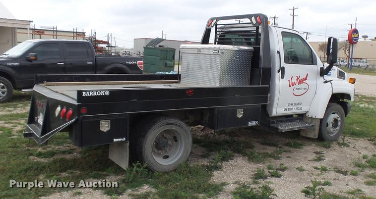 image for item DE9557 2005 Chevrolet 4500 flatbed truck