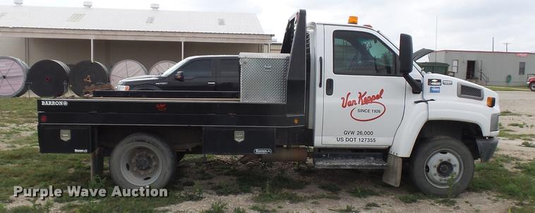 image for item DE9557 2005 Chevrolet 4500 flatbed truck
