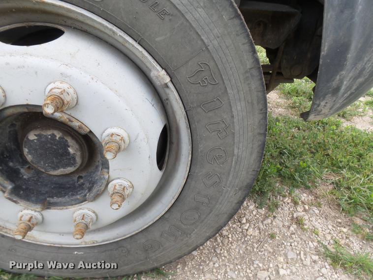 image for item DE9557 2005 Chevrolet 4500 flatbed truck