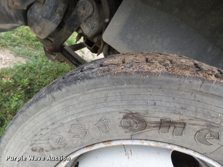 image for item DE9557 2005 Chevrolet 4500 flatbed truck