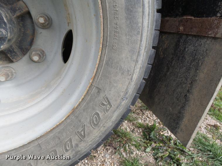 image for item DE9557 2005 Chevrolet 4500 flatbed truck