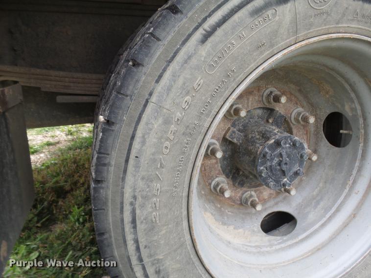 image for item DE9557 2005 Chevrolet 4500 flatbed truck