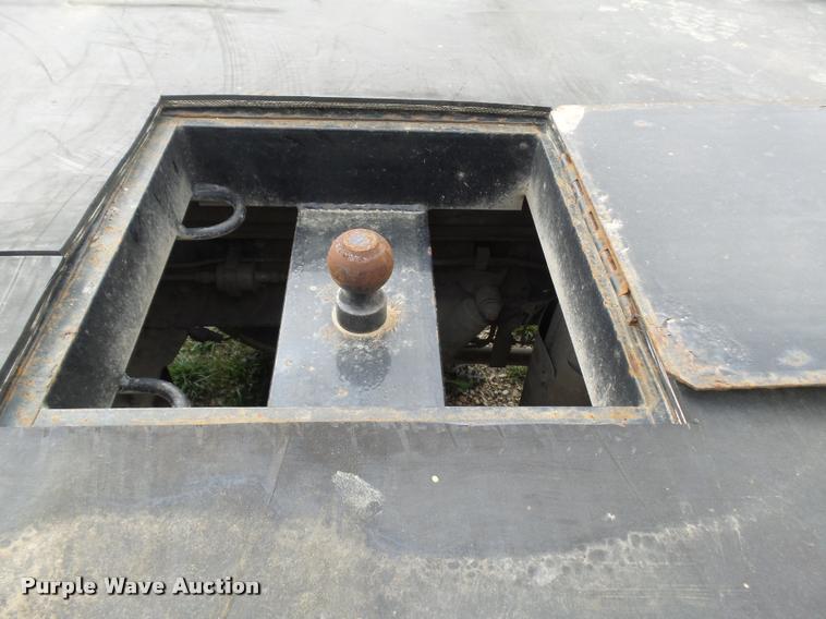 image for item DE9557 2005 Chevrolet 4500 flatbed truck