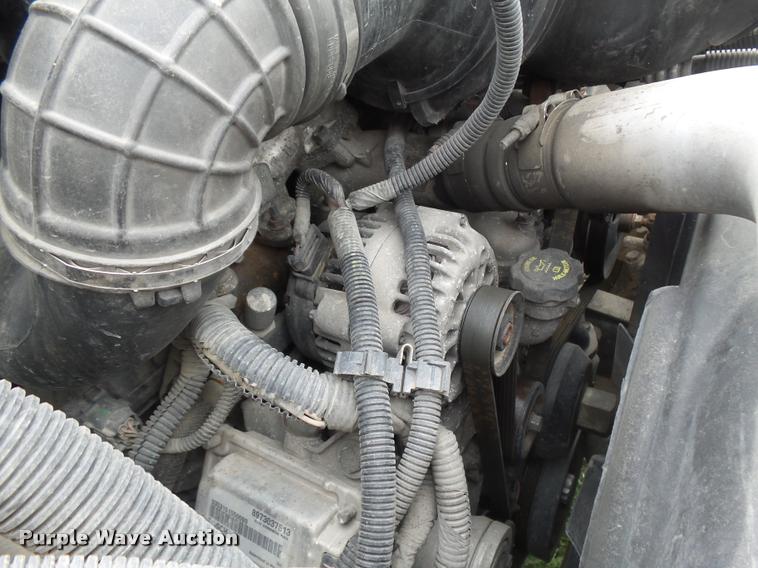 image for item DE9557 2005 Chevrolet 4500 flatbed truck