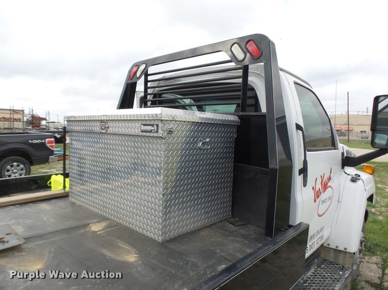 image for item DE9557 2005 Chevrolet 4500 flatbed truck