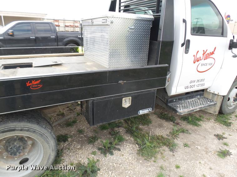 image for item DE9557 2005 Chevrolet 4500 flatbed truck