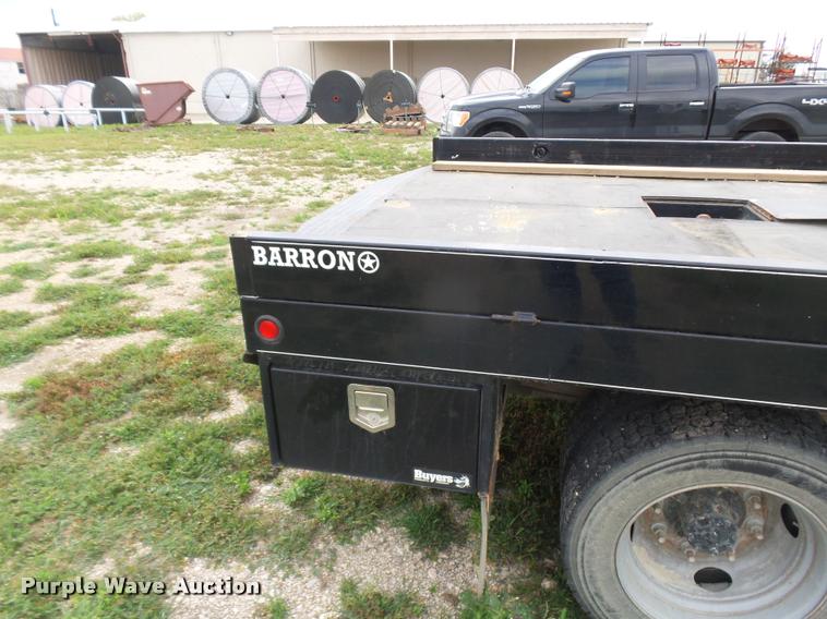 image for item DE9557 2005 Chevrolet 4500 flatbed truck